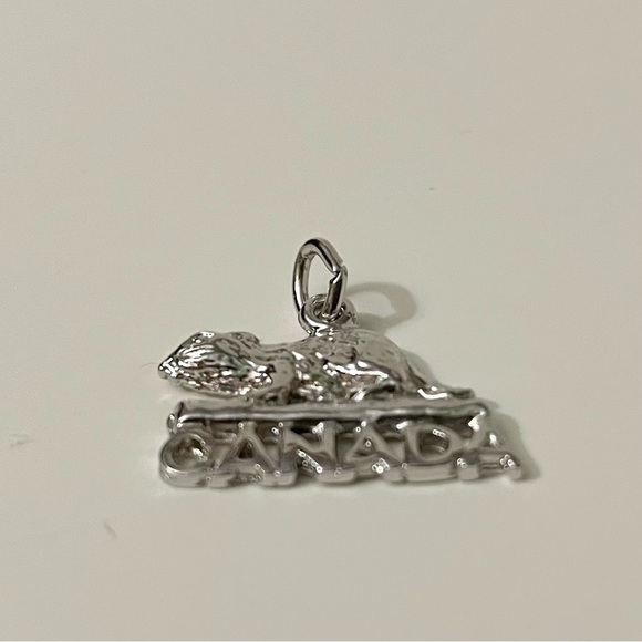 Vintage Sterling Silver Beaver Charm Pendant - Picture 3 of 6